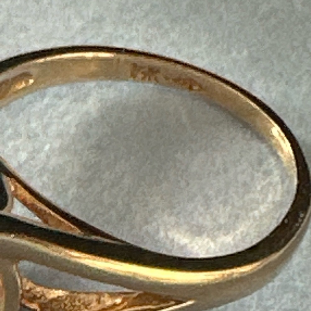 Elegant Pink Gemstone Ring - Picture 11 of 14